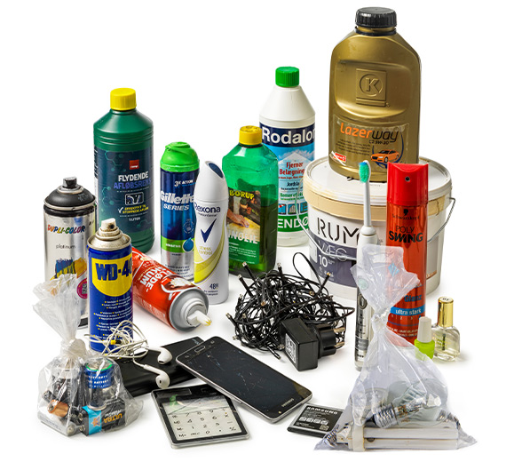 Kemikaliedunke, batterier, spraydåse og andet farligt affald til sortering